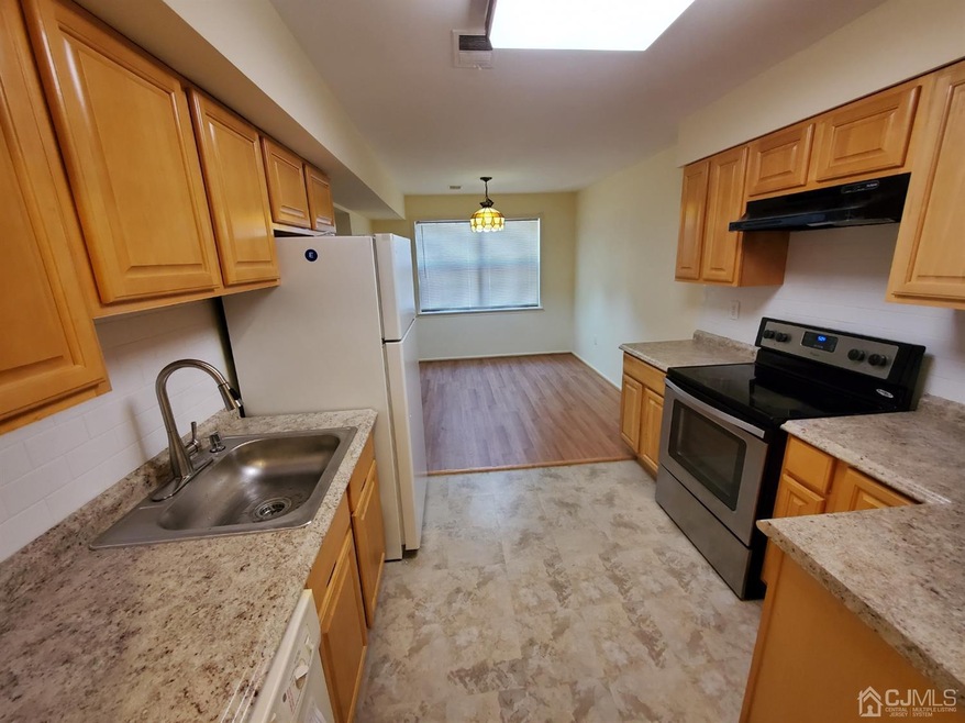 207 Green Hollow Dr unit 207, Iselin, NJ 08830 - photo 1