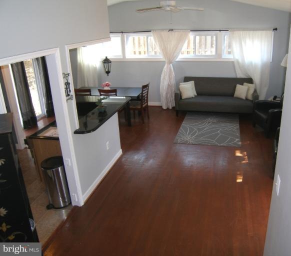 10828 Charles Dr, Fairfax, VA 22030 - photo 1