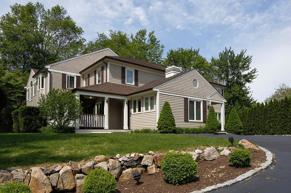 38 Lockwood Ln, Riverside, CT 06878 - photo 1