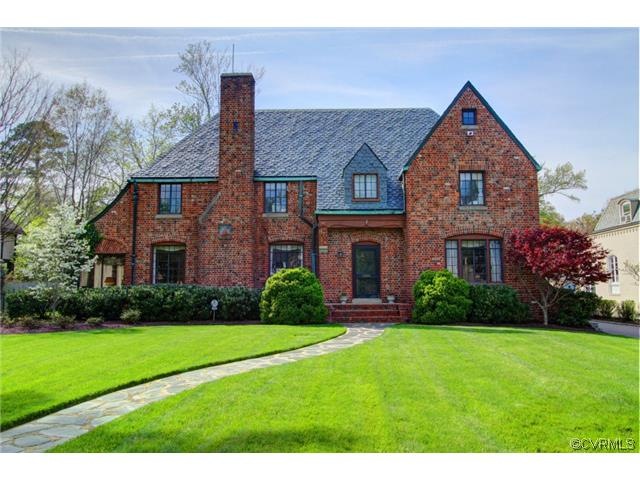 Handsome and elegant front of home