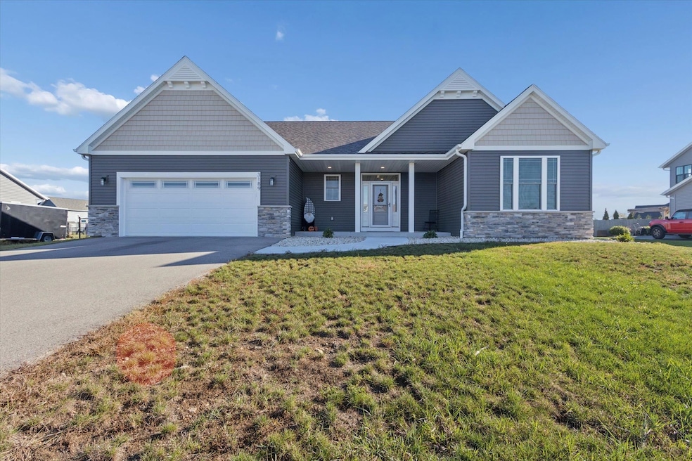 3189 S Warbler Ct, Beloit, WI 53511 - photo 1