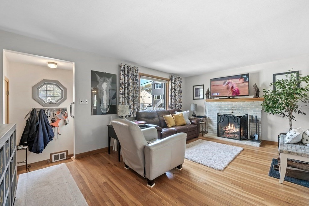 4 Graybriar Ln, Lynn, MA 01902 - photo 1