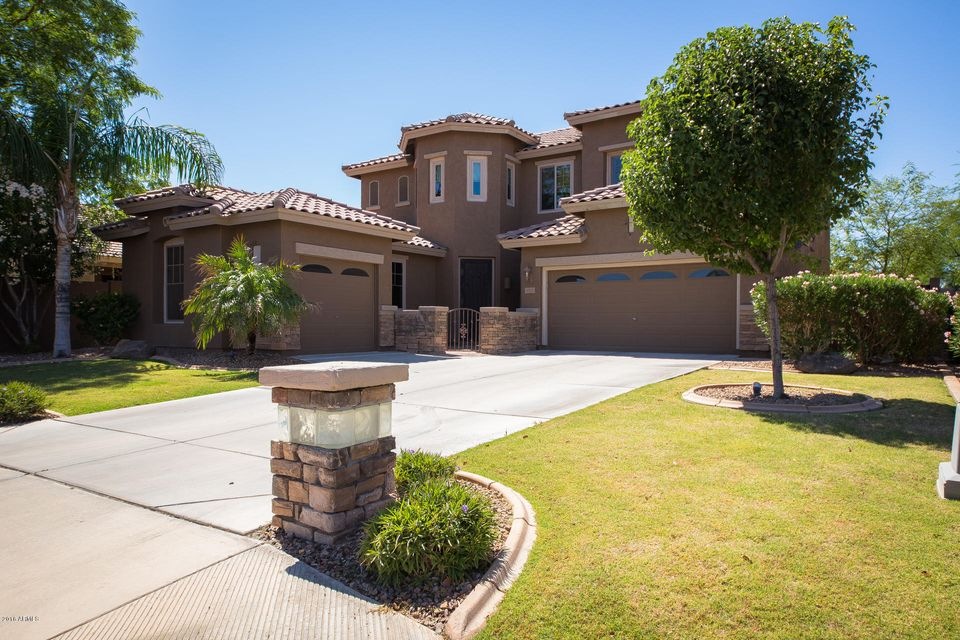 233 W Hawk Way-2