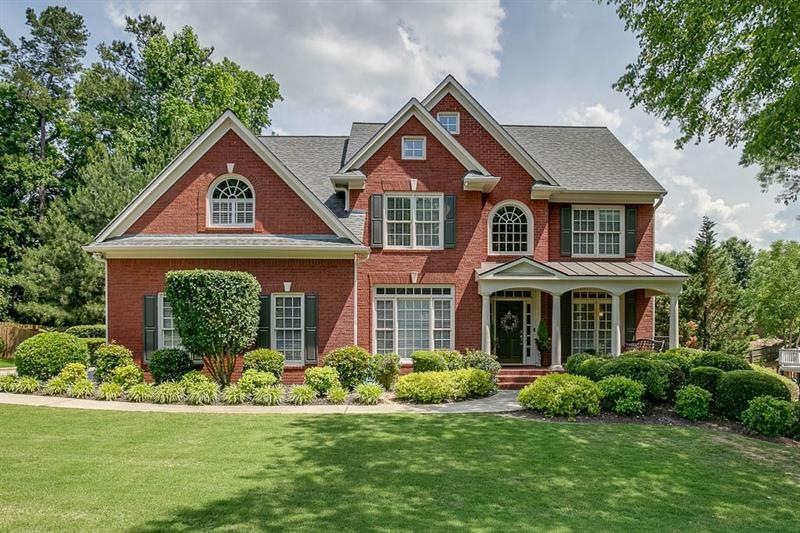 Immaculate picture perfect home with designer touc