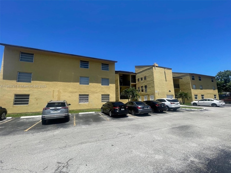 15430 SW 82nd Ln unit 624, Miami, FL 33193 - photo 1