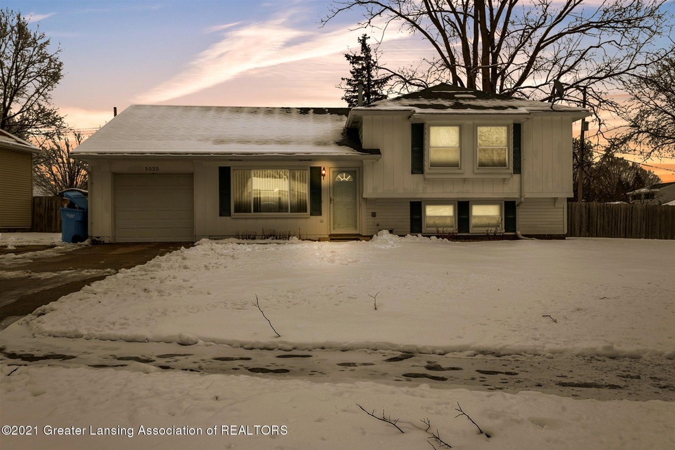 5525 Manor Dr, Lansing, MI 48911 - photo 1