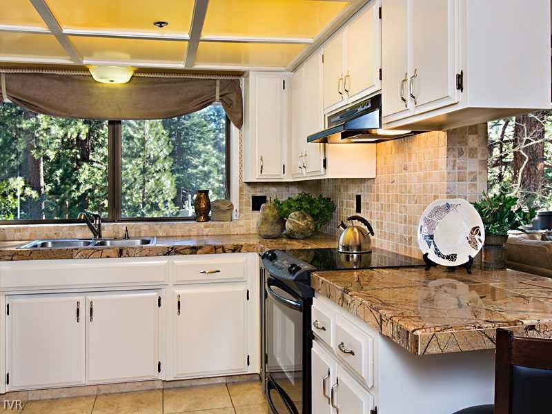 Kitchen. The kitchen has newly appointed grantie,