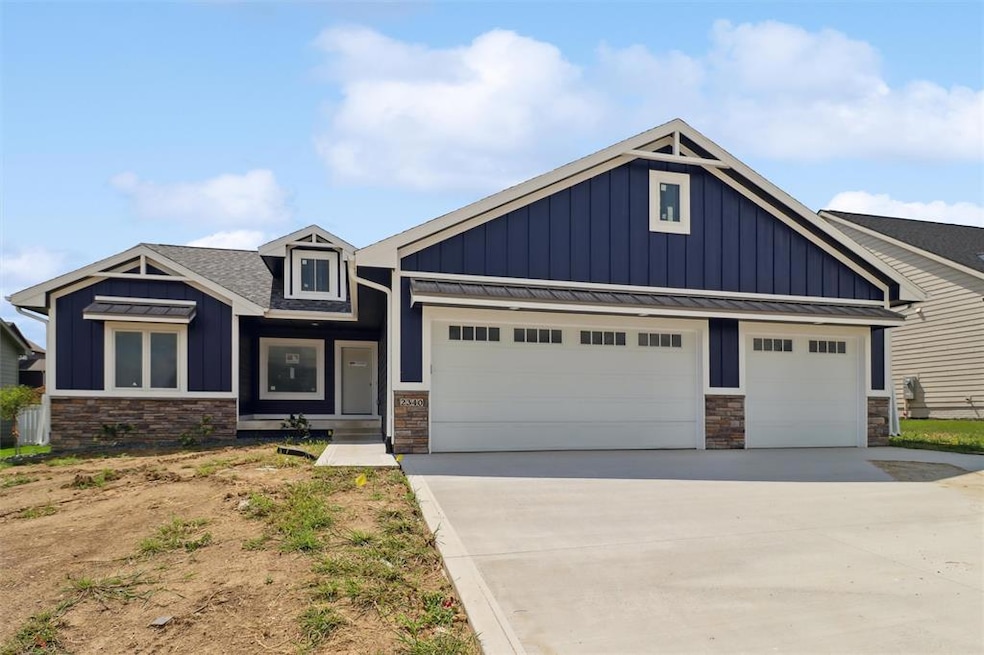 2340 Green Leaf Cir, Norwalk, IA 50211 - photo 1