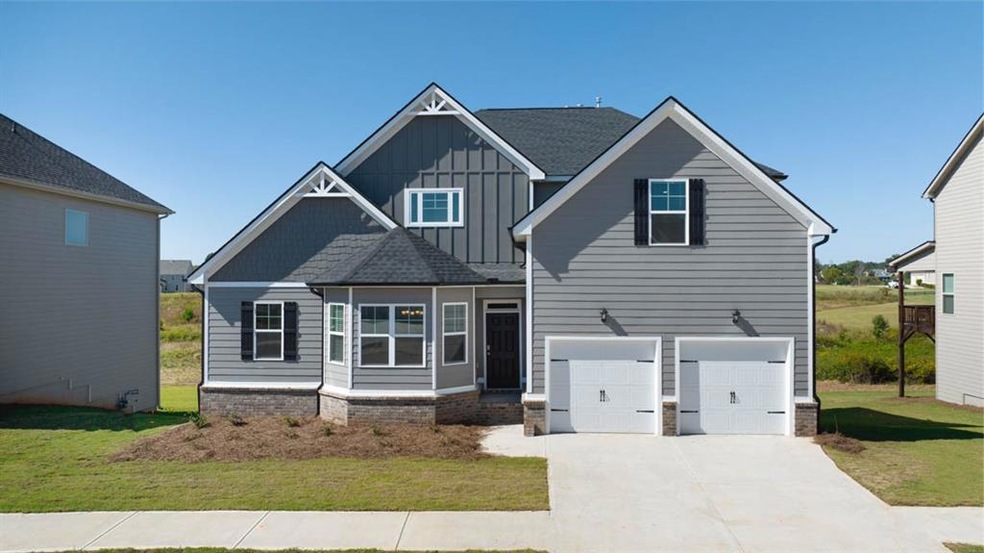 Craftsman inspired home featuring a front yard and
