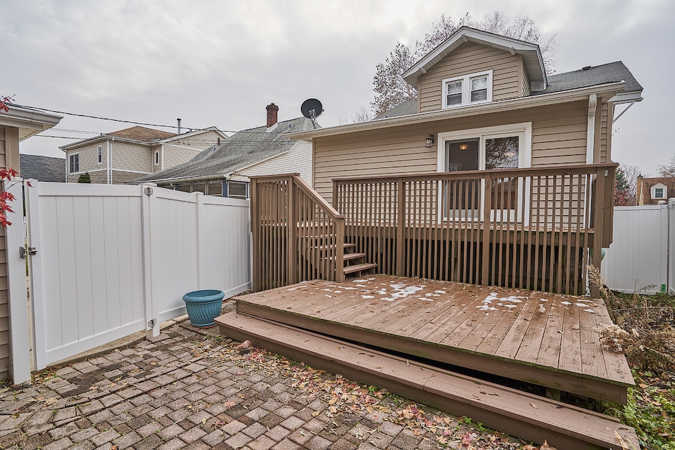 836 Greenview Ave, Des Plaines, IL 60016 - photo 1