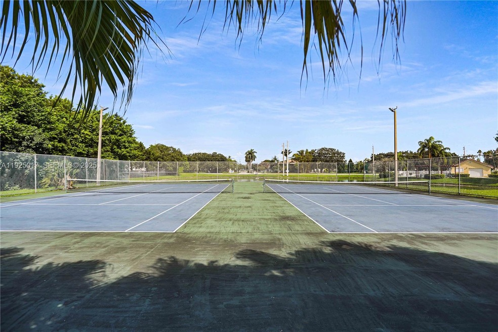 417 Vista Isles Dr unit 2315, Plantation, FL 33325 - photo 1