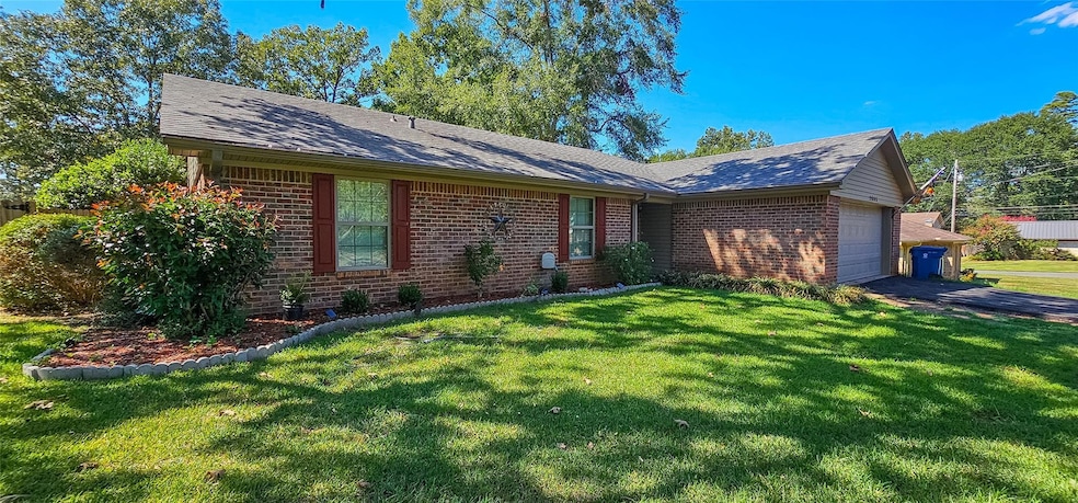 2603 Aspen St, Kilgore, TX 75662 - photo 1