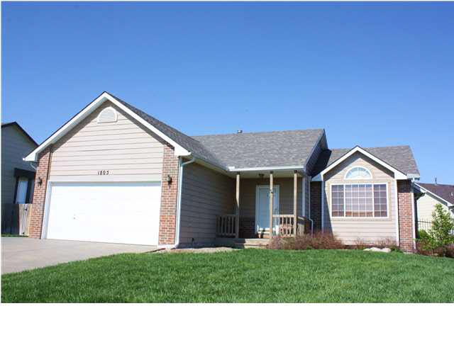 1805 Fox Run Circle. PRIDE OF OWNERSHIP in this ra