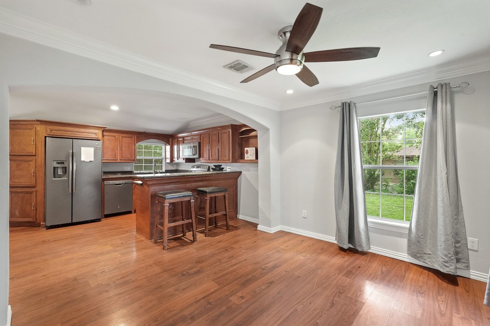 512 Melbourne St, Houston, TX 77022 - photo 1