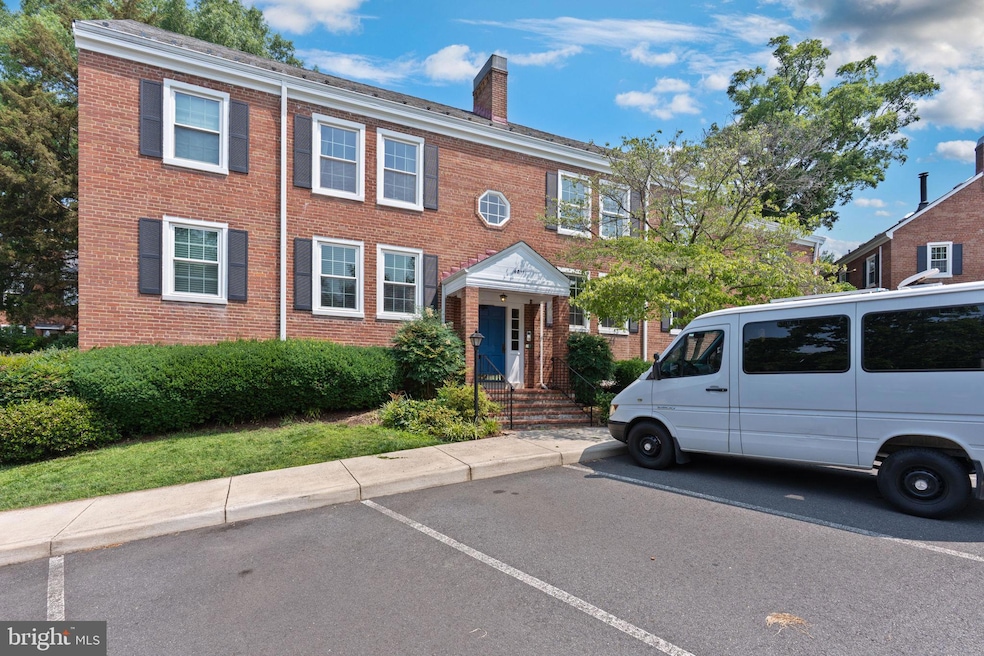 4811 29th St S unit A2, Arlington, VA 22206 - photo 1