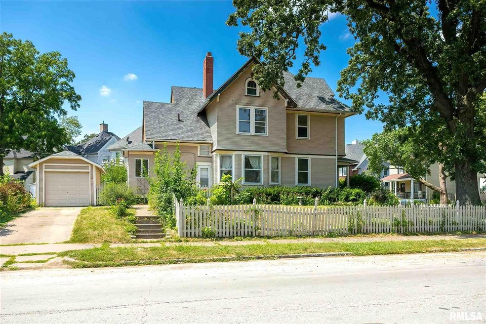 1963 Walling Ct, Davenport, IA 52803 - photo 1