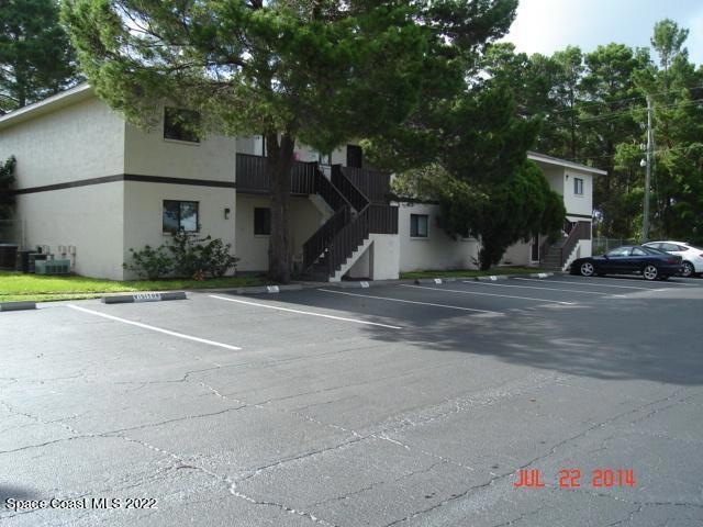 1552 University Lane 208