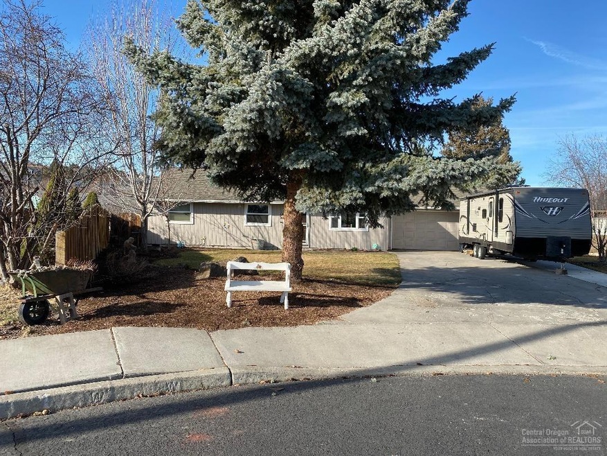 3172 SW Reindeer Ct, Redmond, OR 97756 - photo 1