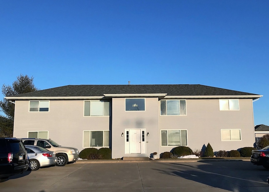 2401 Ashland Cir, Morris, IL 60450 - photo 1