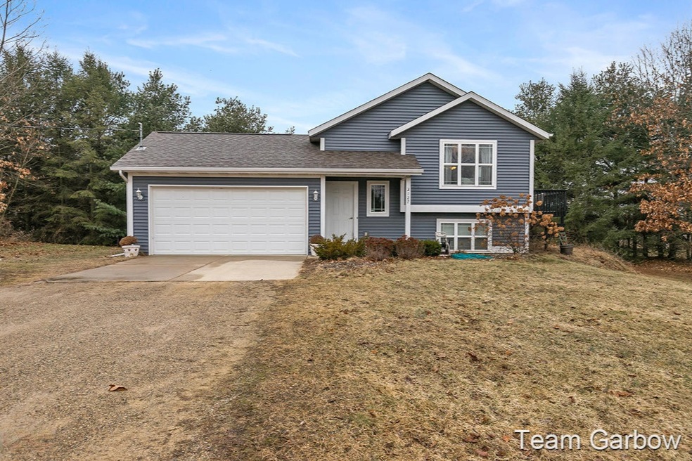 2127 Retriever Run Ct, Middleville, MI 49333 - photo 1
