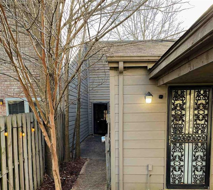 Covered walkway leads from 2 car garage to mudroom