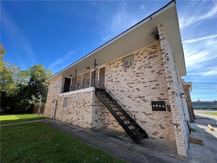 2005 1/2 Plaza Dr., Chalmette LA 70043