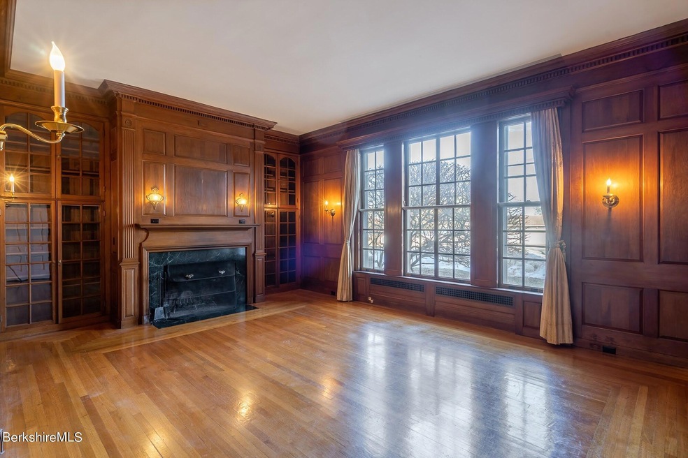 200 Old Stockbridge Rd unit V-4, Stockbridge, MA 01262 - photo 1