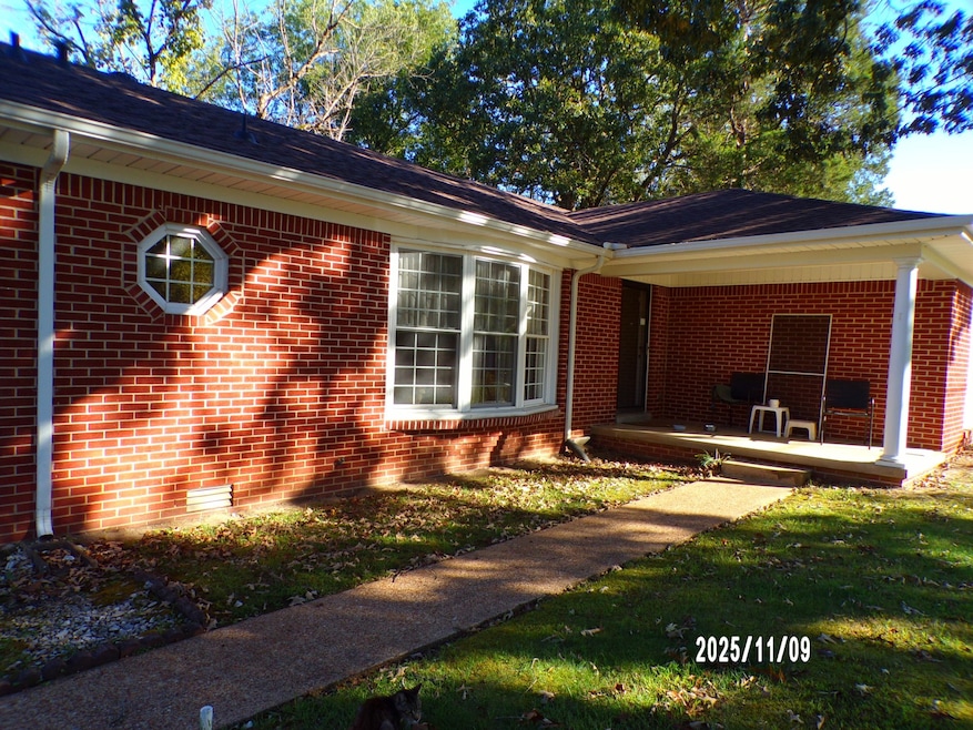 186 N Forrest Ave, Camden, TN 38320 - photo 1