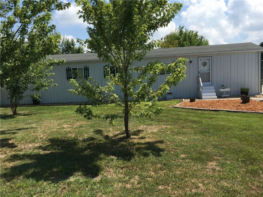 14208 N John Birch Ln, Effingham, IL 62401 - photo 1