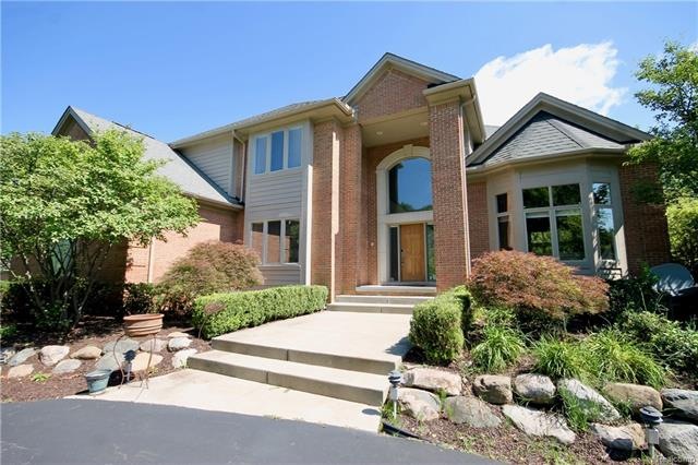 6336 Wildwood Ln, West Bloomfield, MI 48324 - photo 1