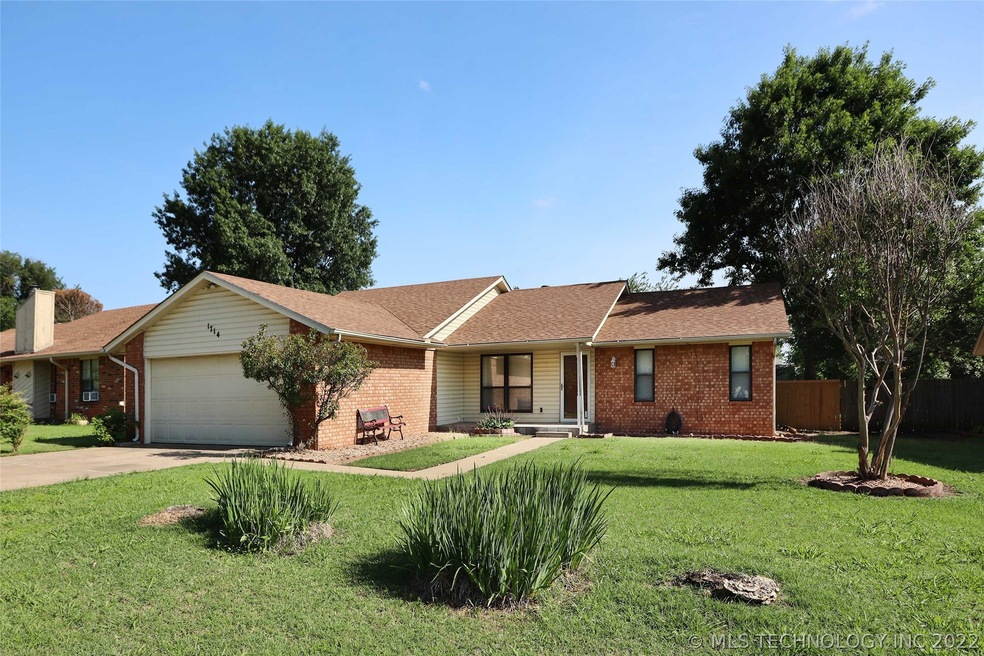 1714 Wildewood Dr, Ardmore, OK 73401 - photo 1