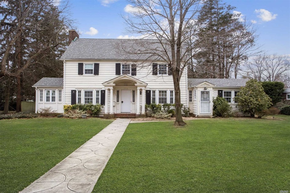 111 Cathedral Ave, Hempstead, NY 11550 - photo 1