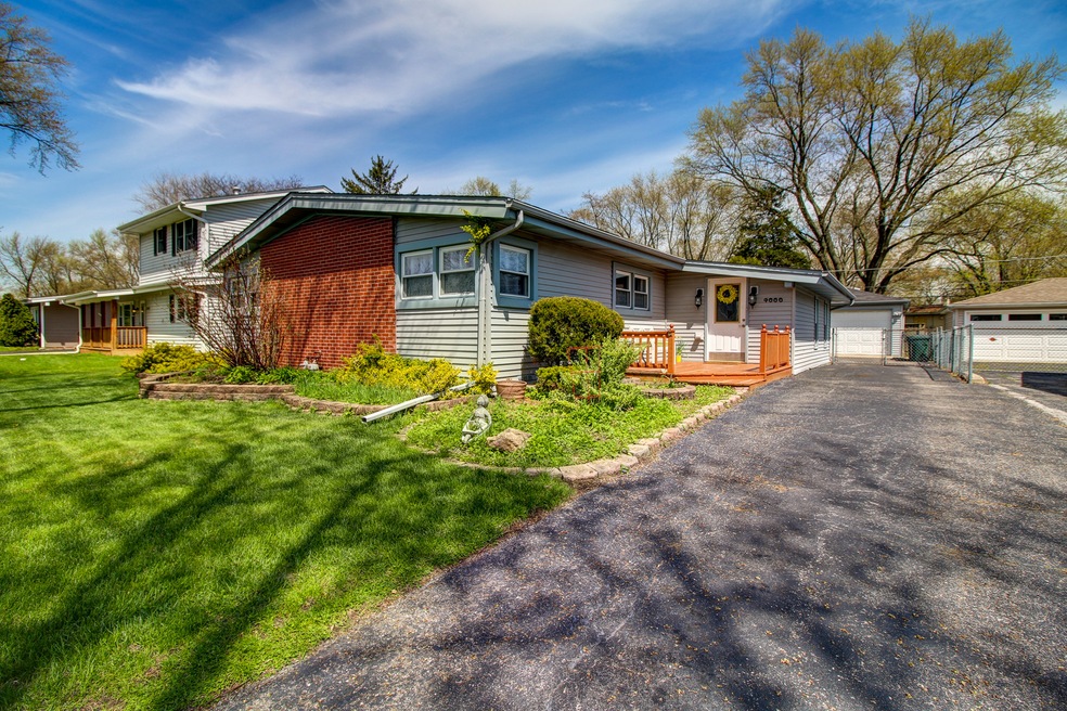 4000 Raven Ln, Rolling Meadows, IL 60008 - photo 1