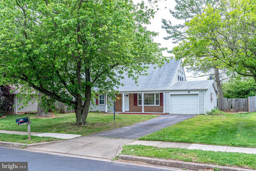 13129 Poplar Tree Rd, Fairfax, VA 22033 - photo 1