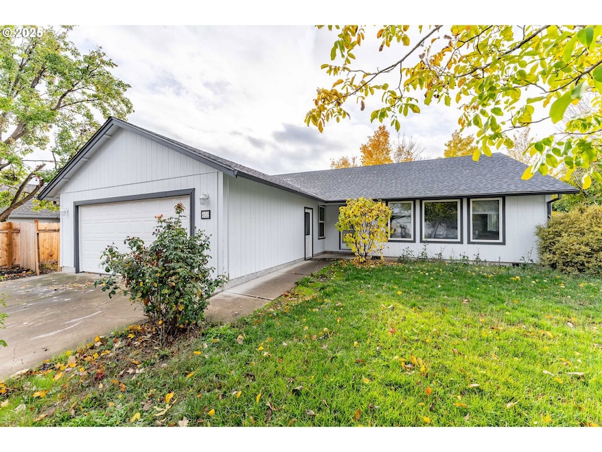 468 Merlee Cir, Eagle Point, OR 97524 - photo 1