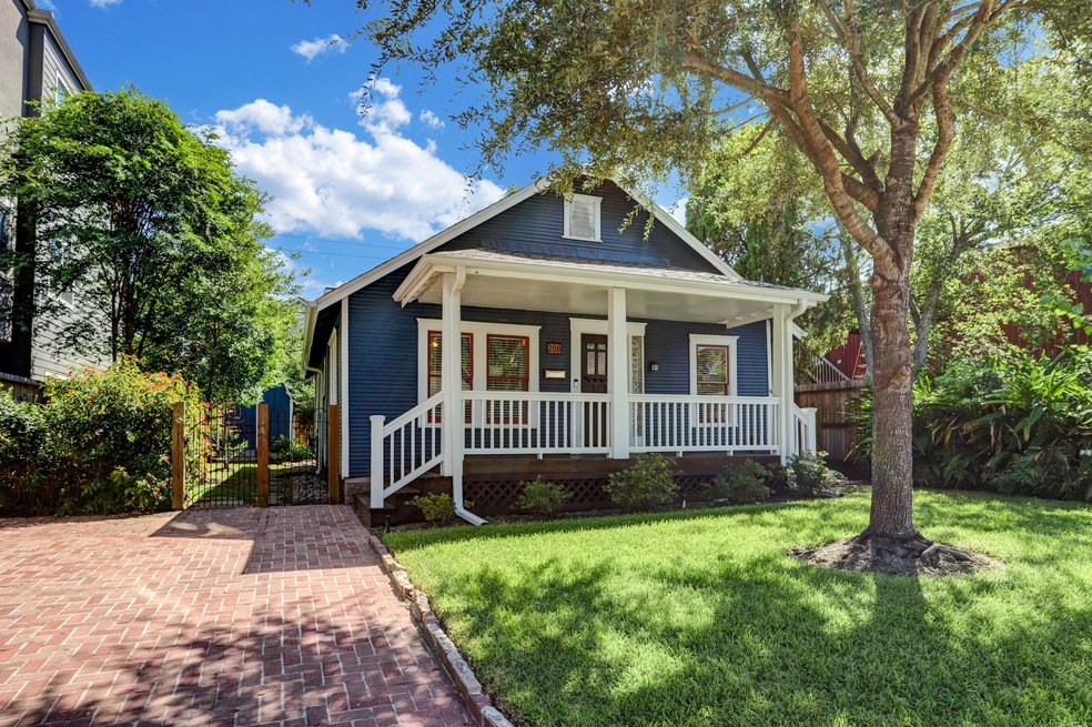 206 Aurora St, Houston, TX 77008 - photo 1