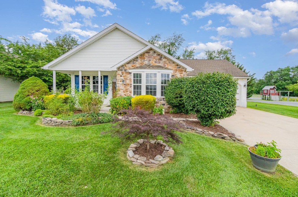 38 Lantern Ln. Shippensburg