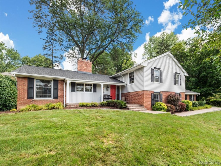 3804 Far Hill Dr, Bloomfield Hills, MI 48304 - photo 1