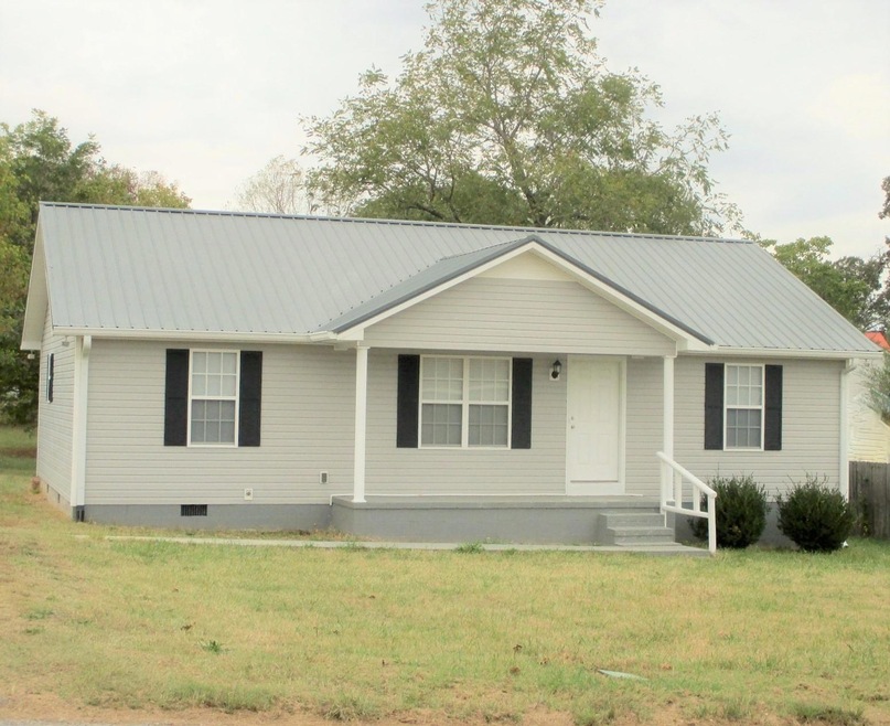 704 Oakdale St, Manchester, TN 37355 - photo 1