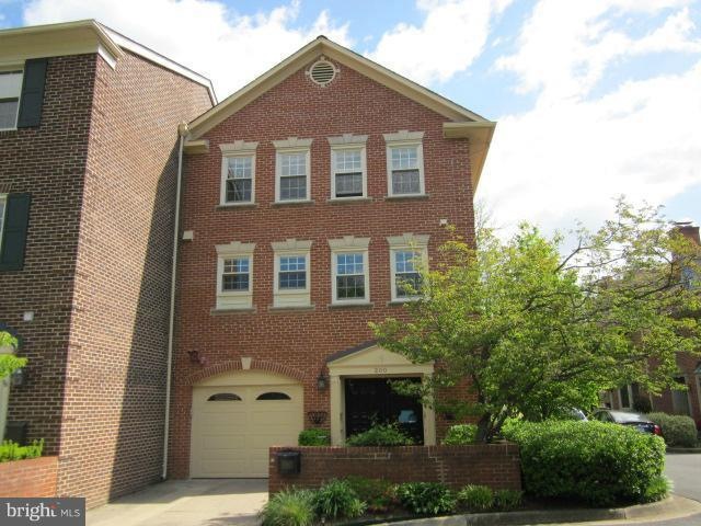 200 Governors Ct, Falls Church, VA 22046 - photo 1