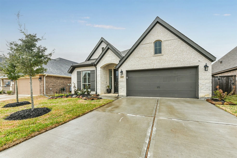 Gorgeous curb appeal.