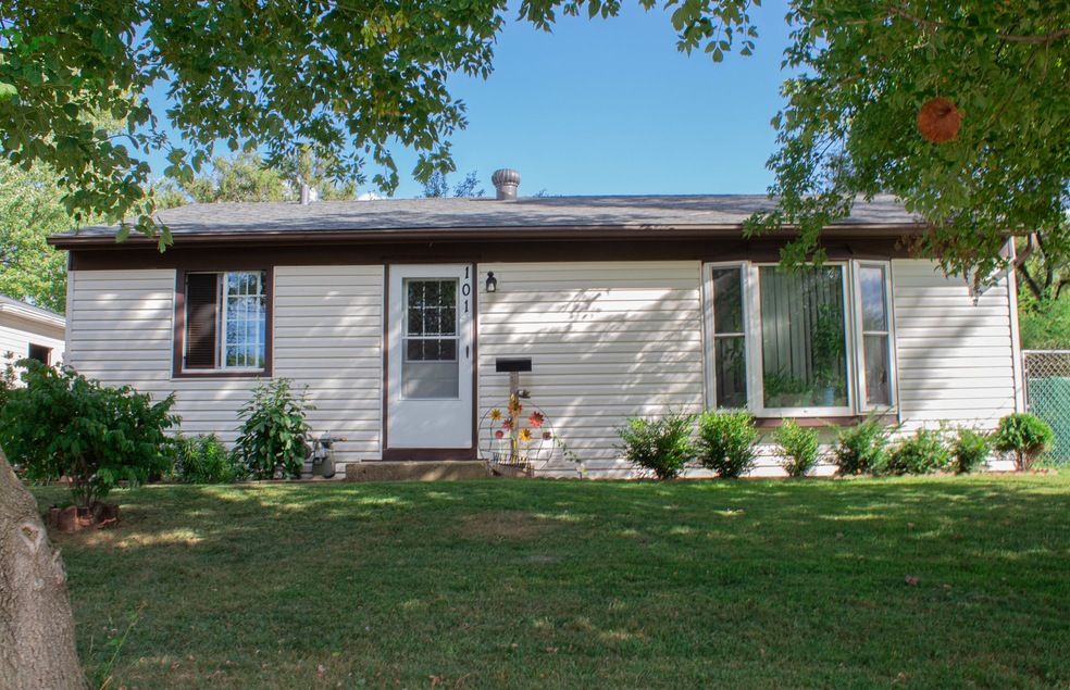 101 Siesta Rd, Carpentersville, IL 60110 - photo 1