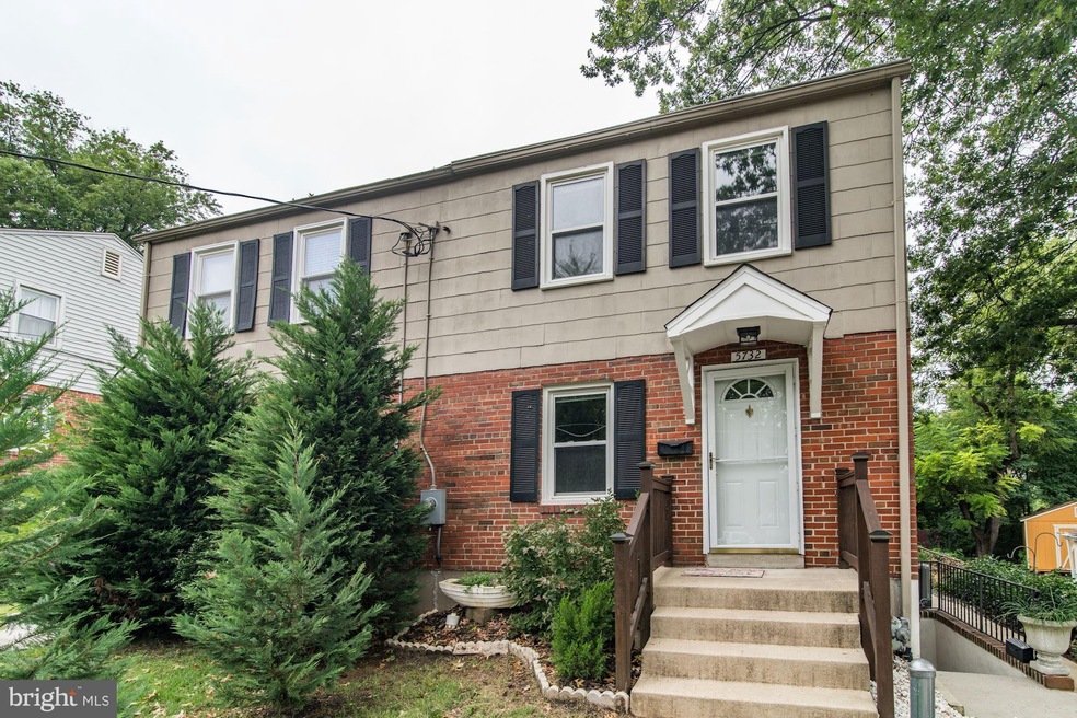 5732 Biscayne Dr, Alexandria, VA 22303 - photo 1