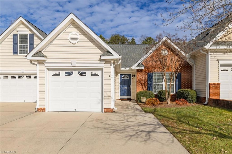 706 Chas Ct, High Point, NC 27265 - photo 1