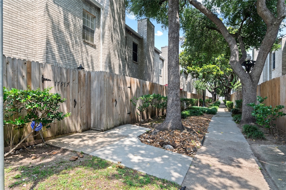 Welcome home to this nicely landscaped community!