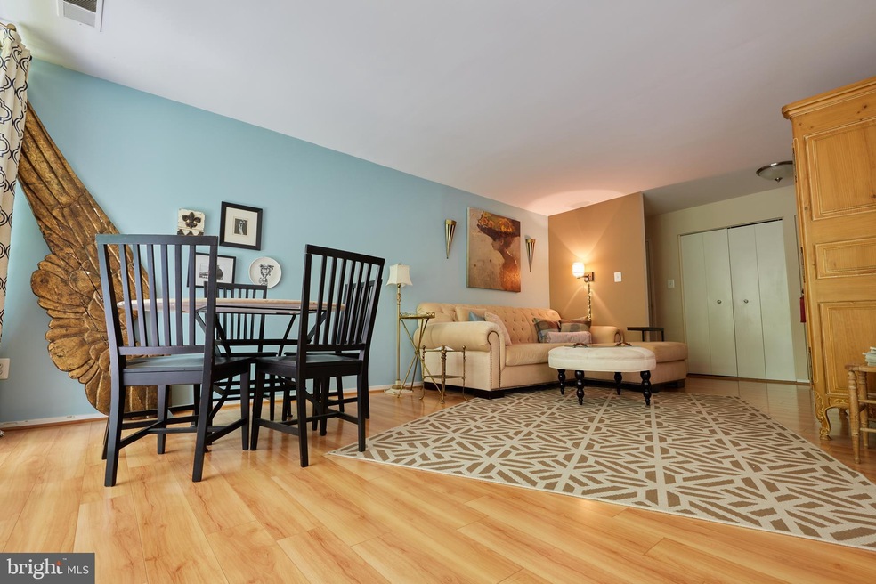 1669 Parkcrest Cir unit 200, Reston, VA 20190 - photo 1