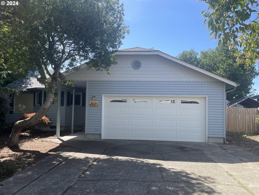 1940 23rd St, Florence, OR 97439 - photo 1