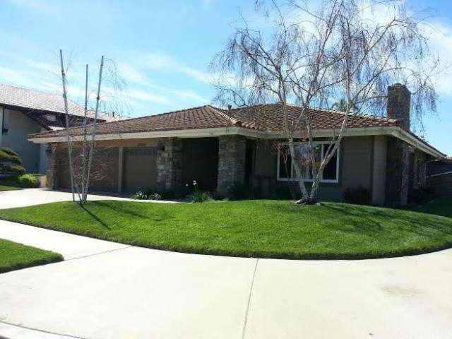 Beautiful Devonwood Estate on Inside Corner Lot in