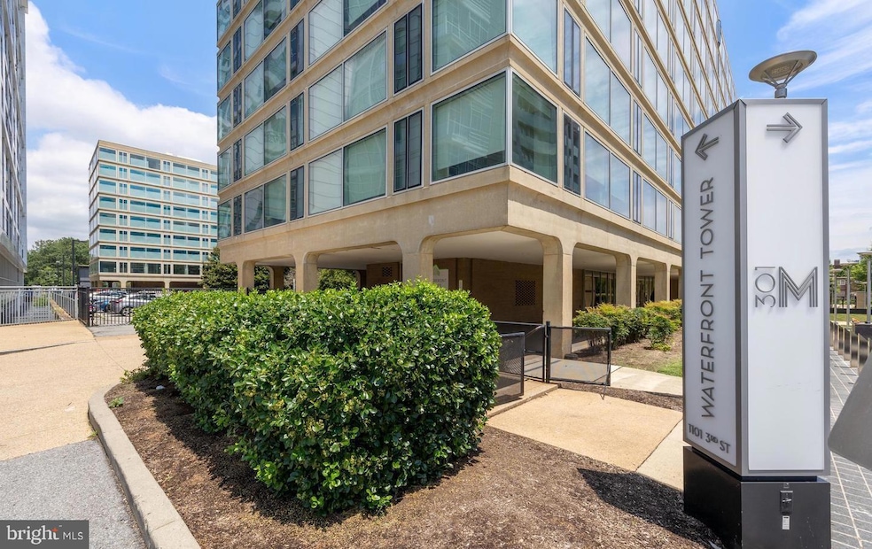Waterfront Tower unit 114, Washington, DC 20024 - photo 1