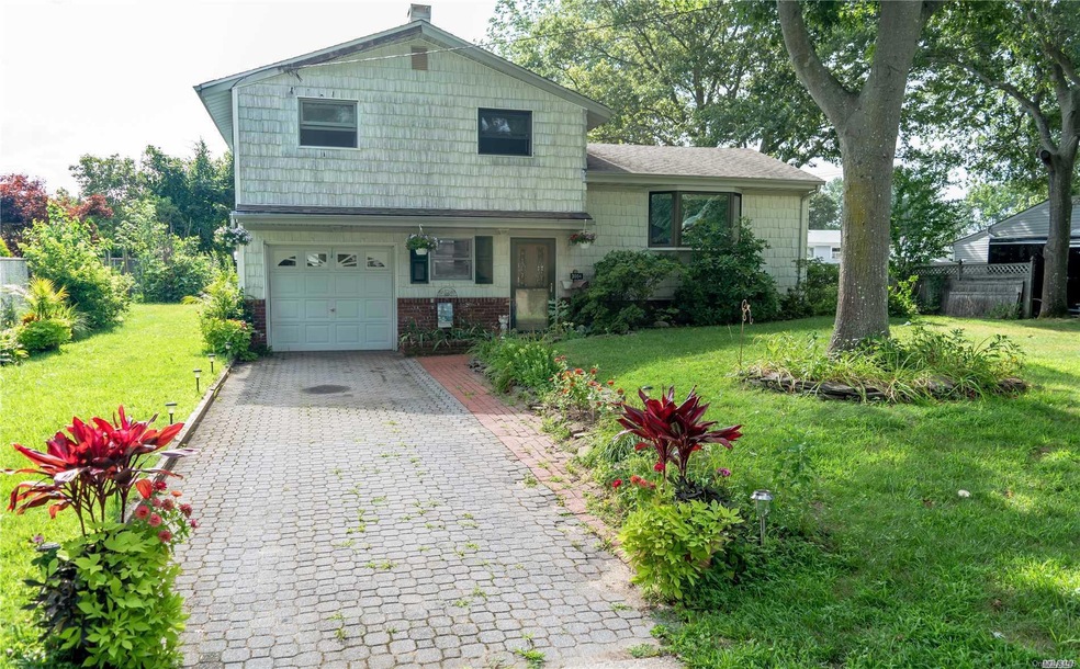 3004 Newport Ave, Medford, NY 11763 - photo 1